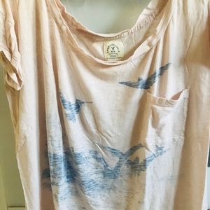 Flowy American Eagle tee.